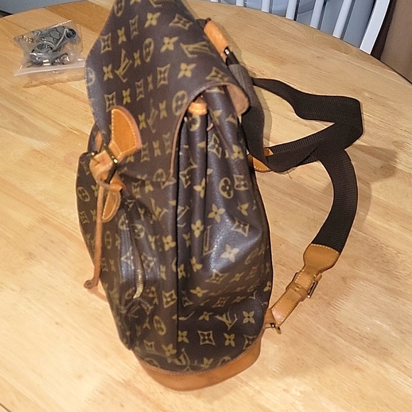 🚨Montsouris GM backpack clean W/ Coa - Picture 3 of 15